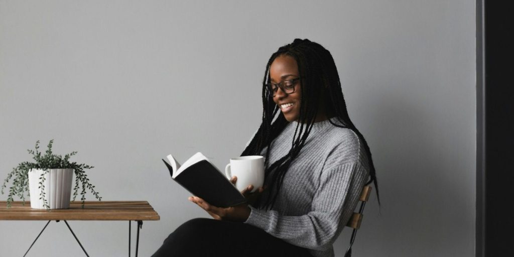 Como retomar o h&aacute;bito da leitura b&iacute;blica? Confira o novo devocional