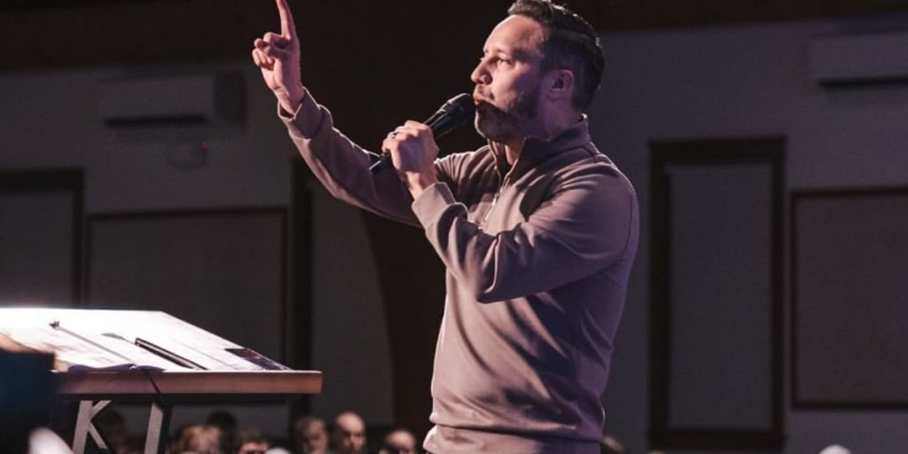 Pastor diz que h&aacute; um avivamento entre jovens nos EUA: &ldquo;Est&atilde;o famintos por Deus&rdquo;